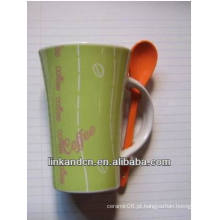 Haonai 2014 10oz decalque completo verde caneca de café cerâmica com colher de cor